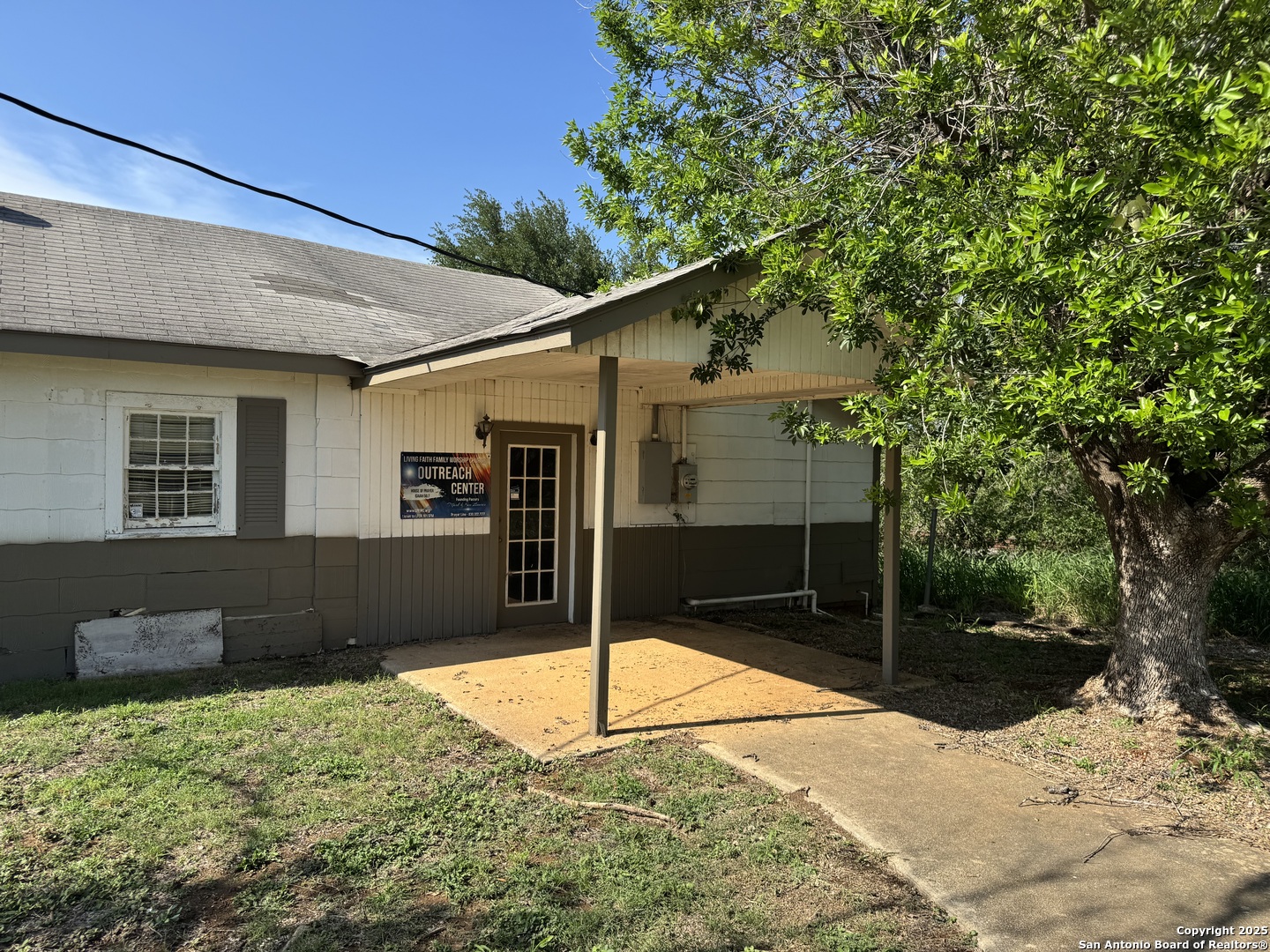 502 Front Cotulla TX 78014