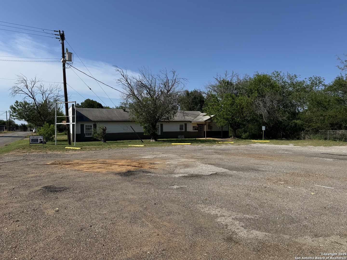 502 Front Cotulla TX 78014