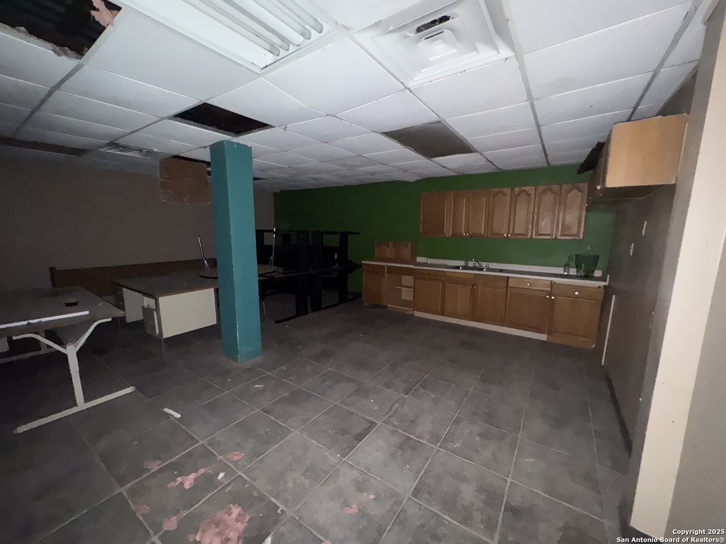 502 Front Cotulla TX 78014