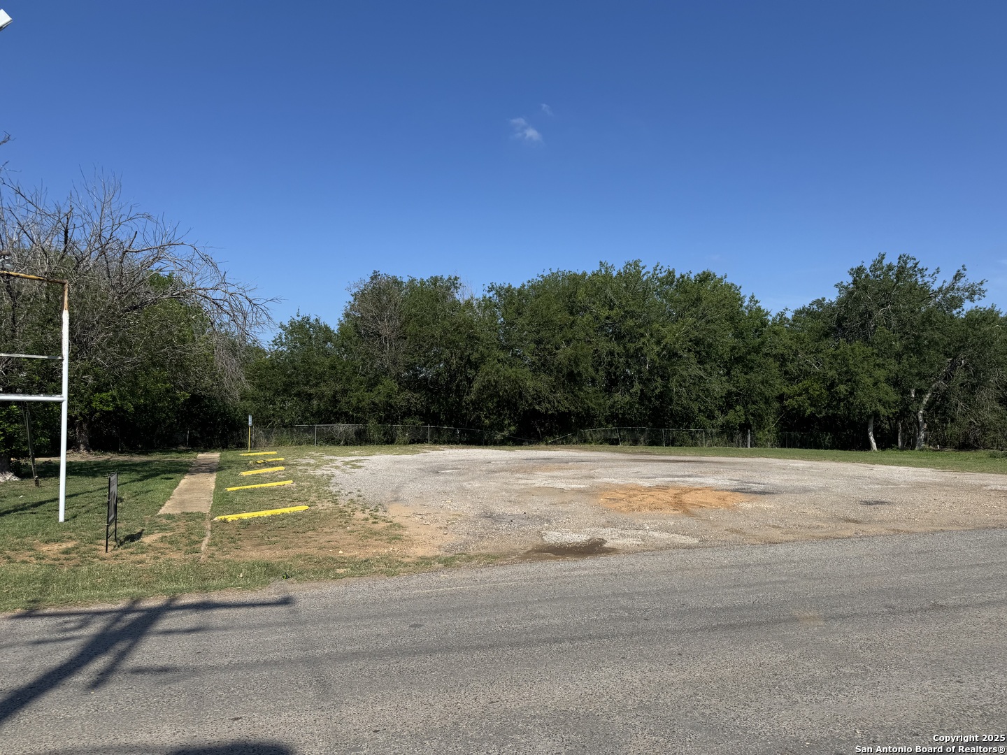 502 Front Cotulla TX 78014