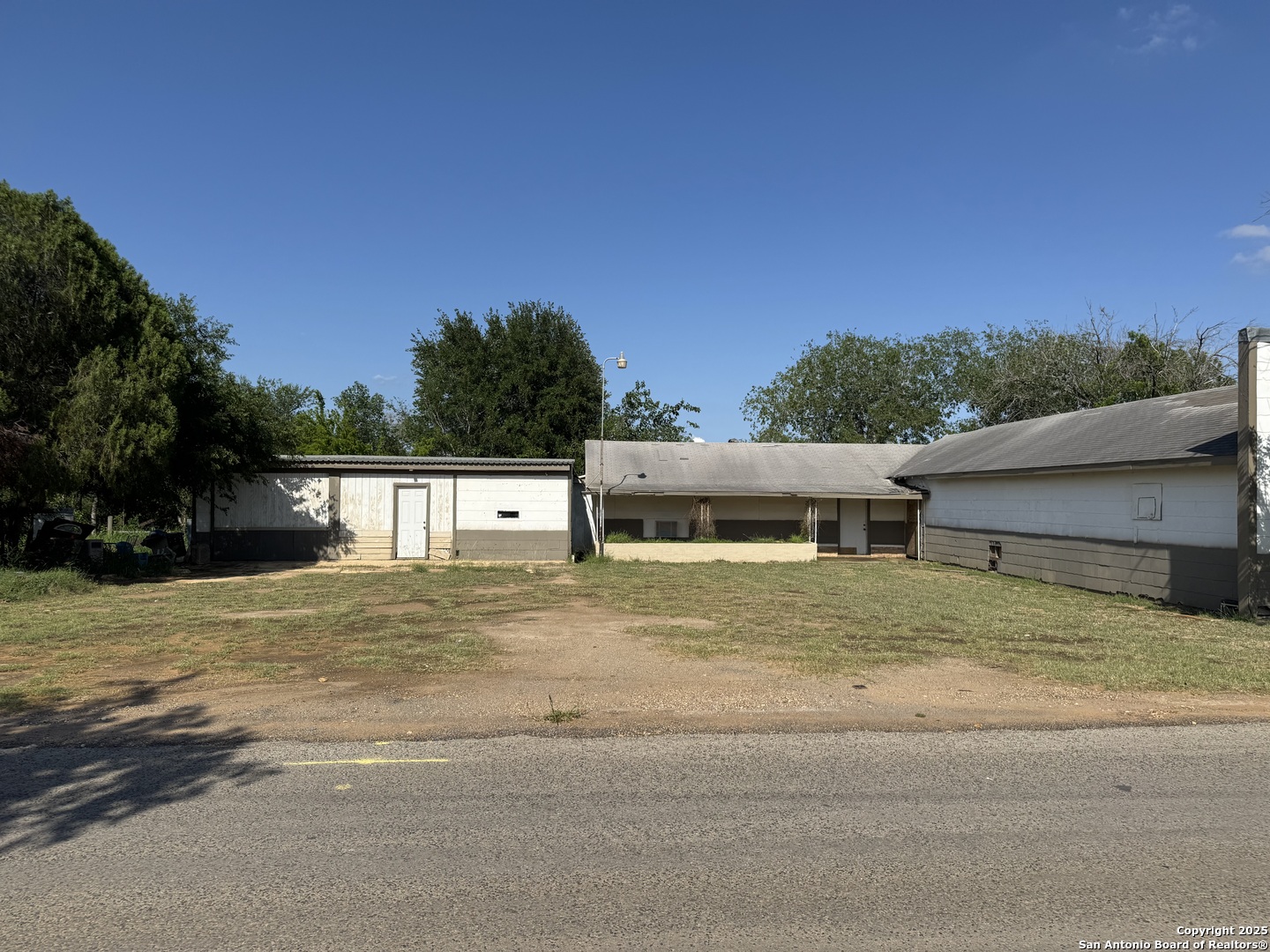 502 Front Cotulla TX 78014