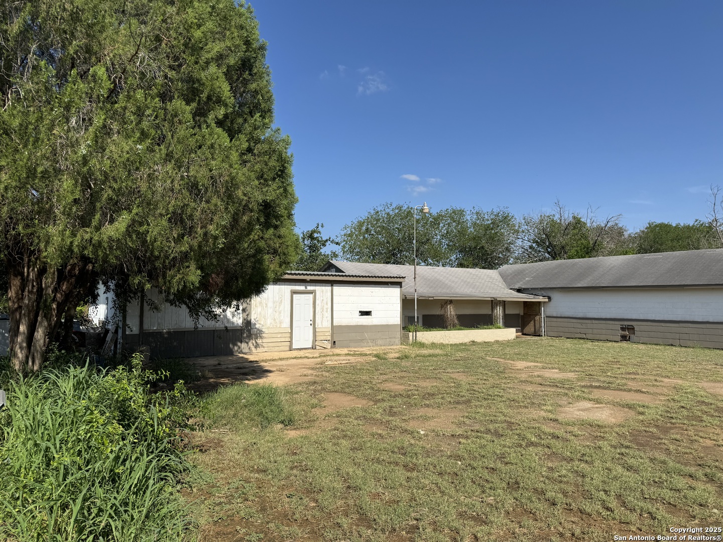 502 Front Cotulla TX 78014