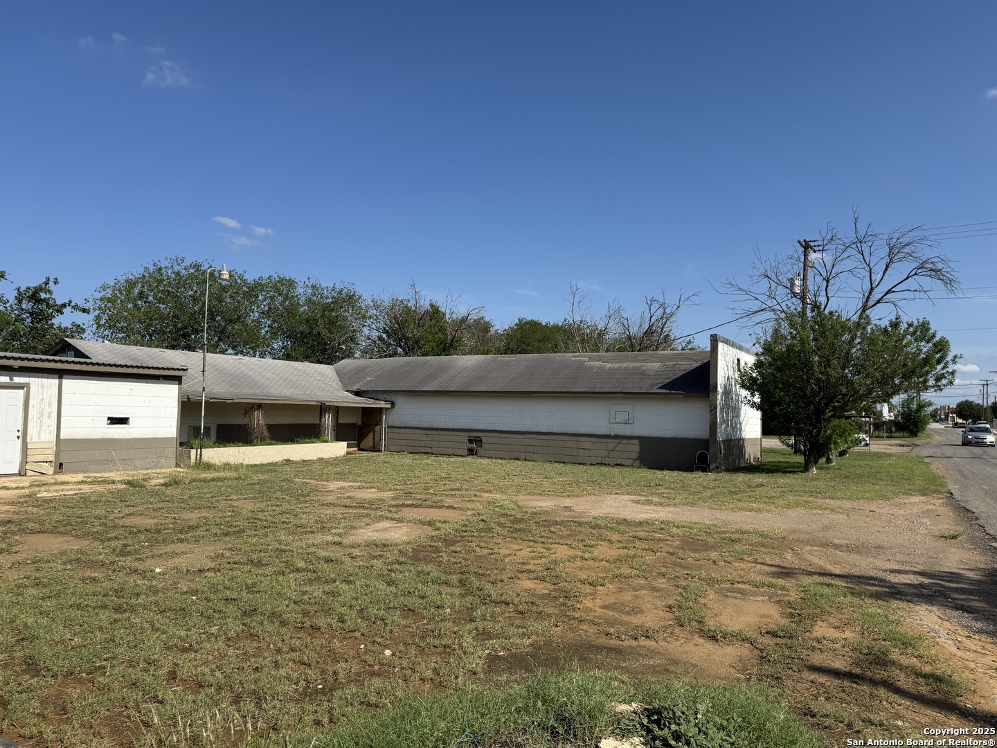 502 Front Cotulla TX 78014
