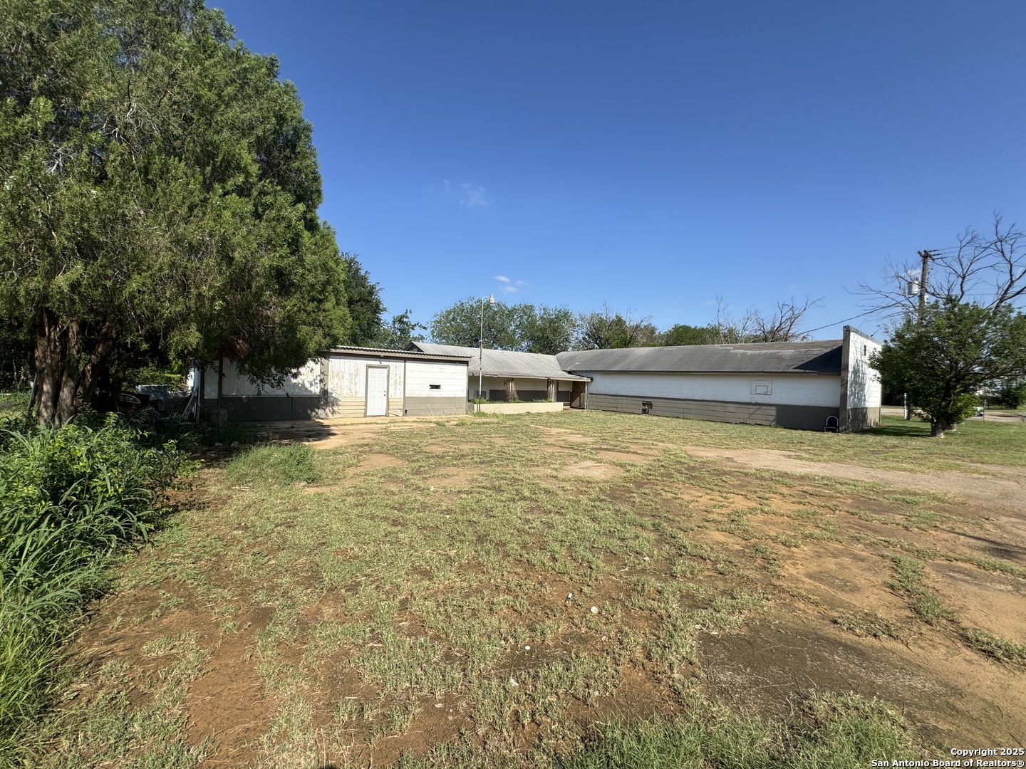 502 Front Cotulla TX 78014