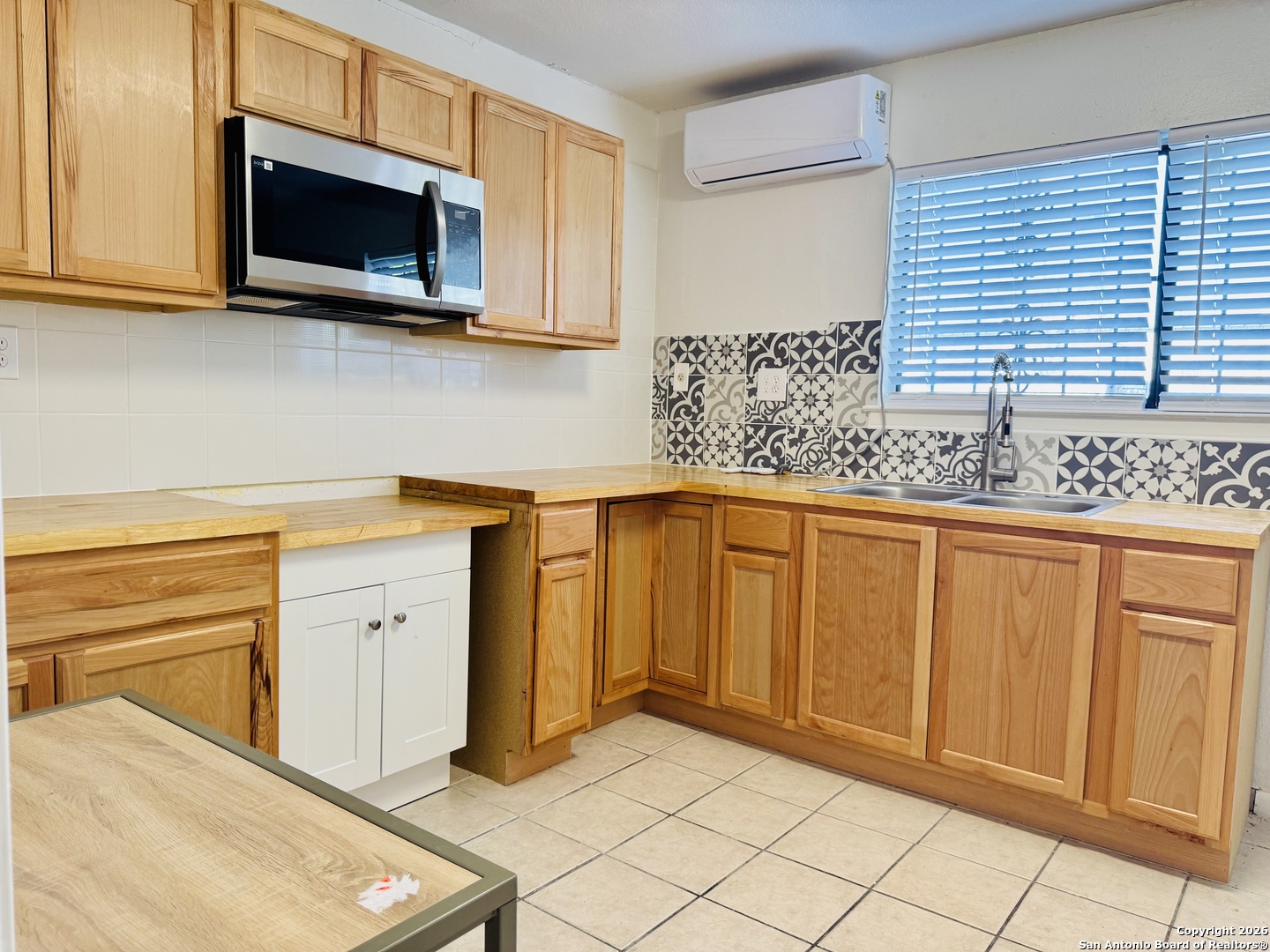 939 W Hildebrand San Antonio TX 78201