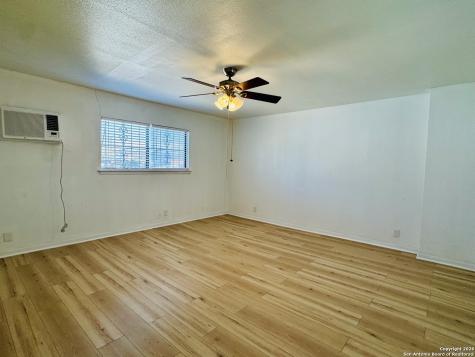 939 W Hildebrand San Antonio TX 78201