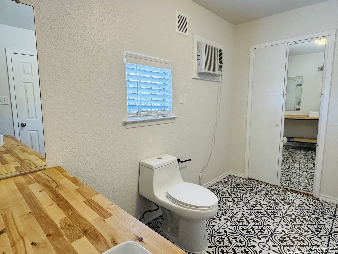 939 W Hildebrand San Antonio TX 78201