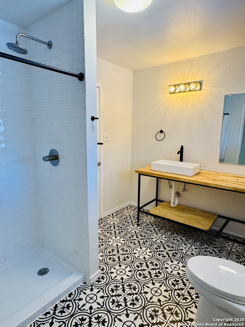 939 W Hildebrand San Antonio TX 78201