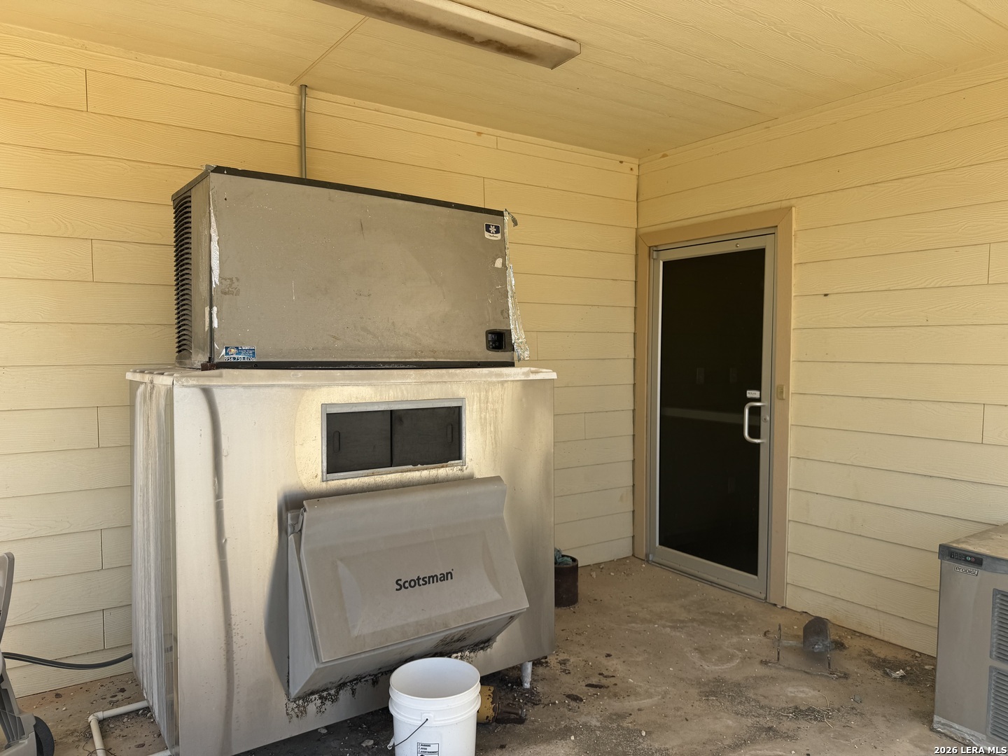 612 Service County Road Carrizo Springs TX 78834