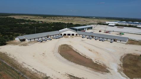 612 Service County Road Carrizo Springs TX 78834