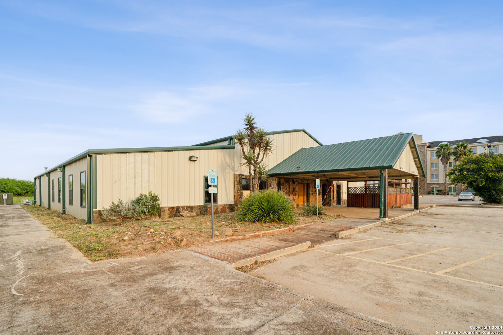 410 S Interstate 35 Pearsall TX 78061