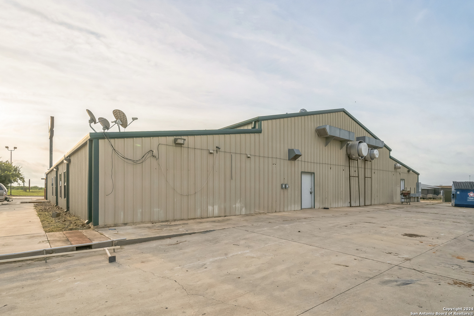410 S Interstate 35 Pearsall TX 78061