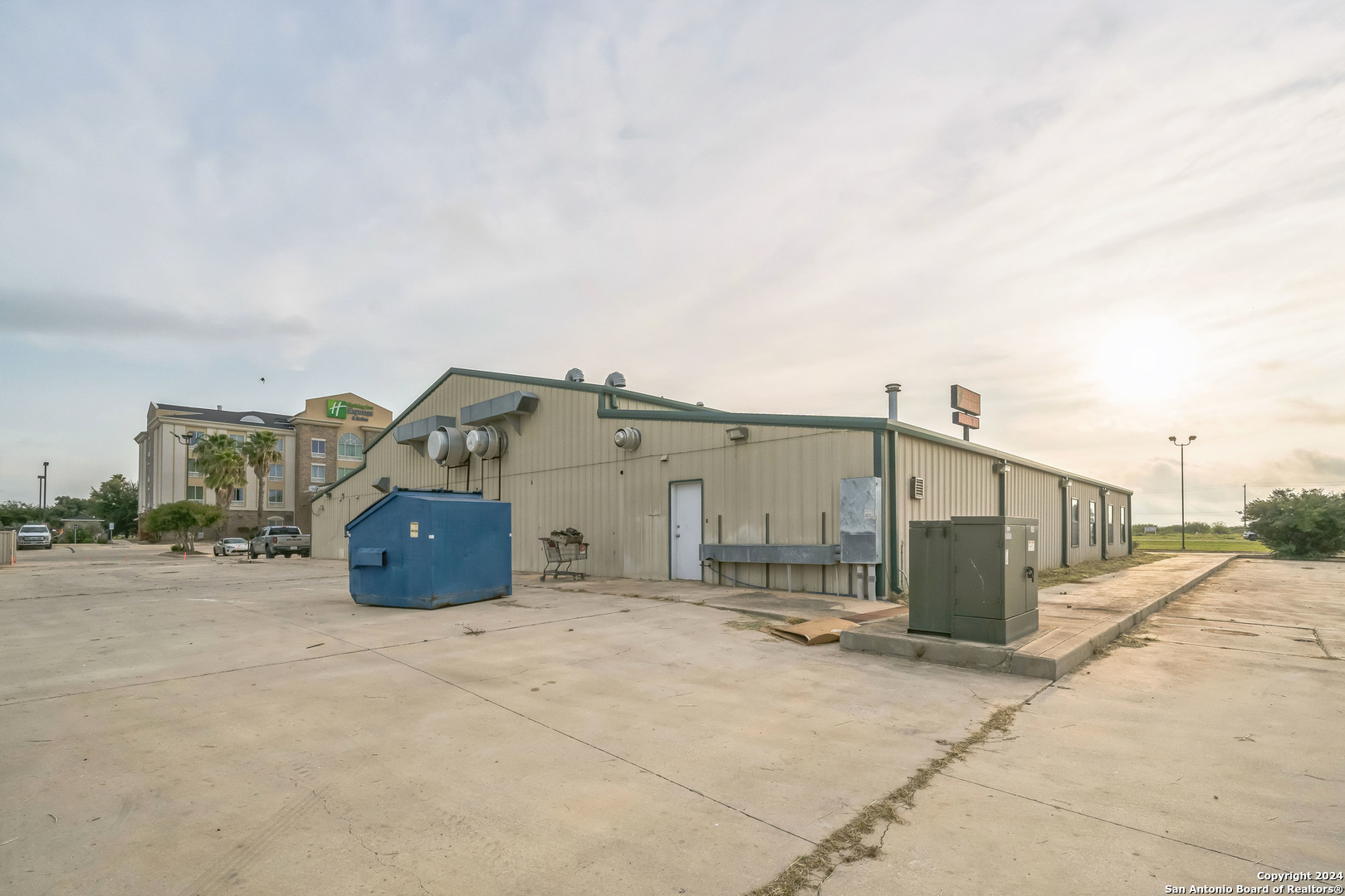 410 S Interstate 35 Pearsall TX 78061