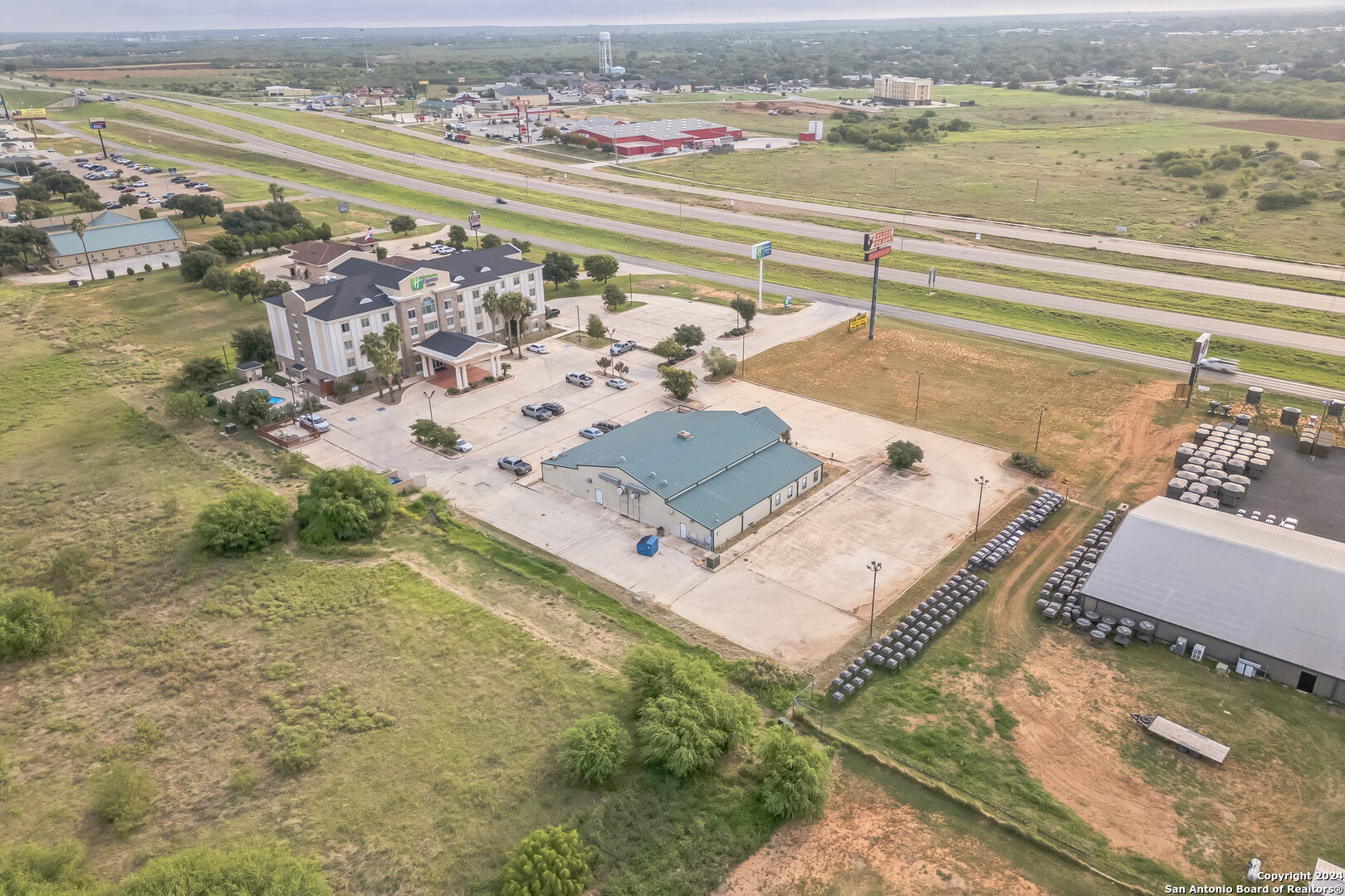 410 S Interstate 35 Pearsall TX 78061