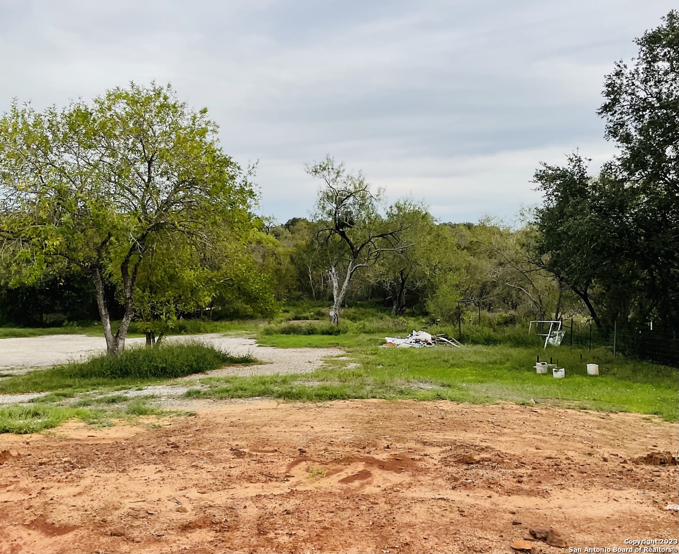 2405 10th Street Floresville TX 78114