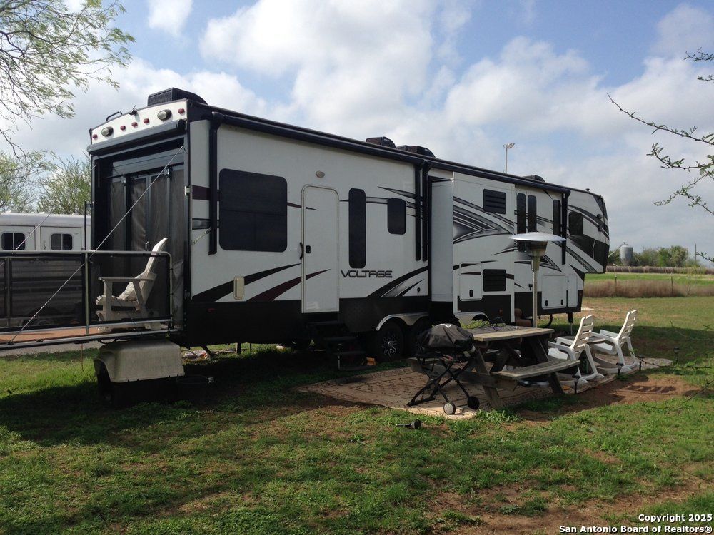 1197 Fm 2443 Kenedy TX 77963