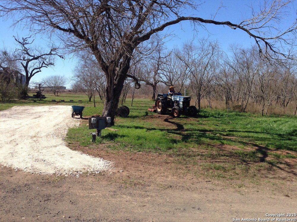 1197 Fm 2443 Kenedy TX 77963