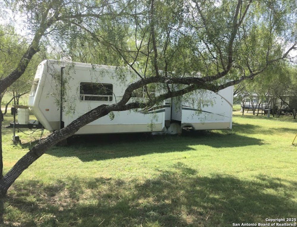 1197 Fm 2443 Kenedy TX 77963