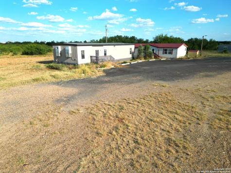 1750 W Highway 85 Dilley TX 78017