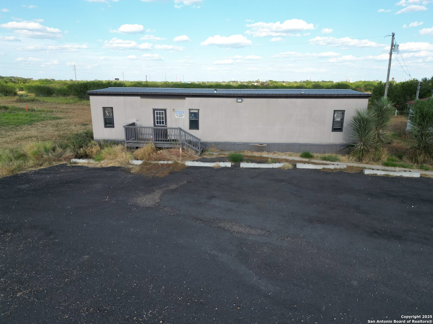 1750 W Highway 85 Dilley TX 78017