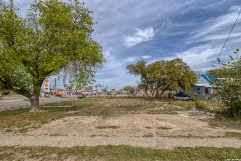 101 S Center Street Sabinal TX 78881