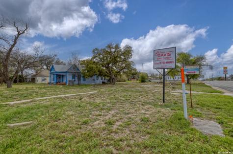 101 S Center Street Sabinal TX 78881
