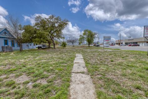 101 S Center Street Sabinal TX 78881