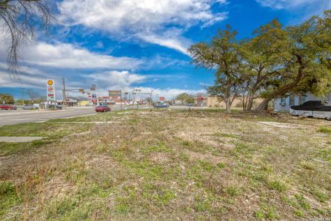 101 S Center Street Sabinal TX 78881