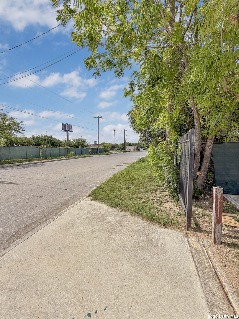 5690 Easterling San Antonio TX 78251