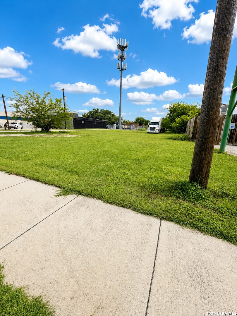 2004 S Ww White Road San Antonio TX 78222
