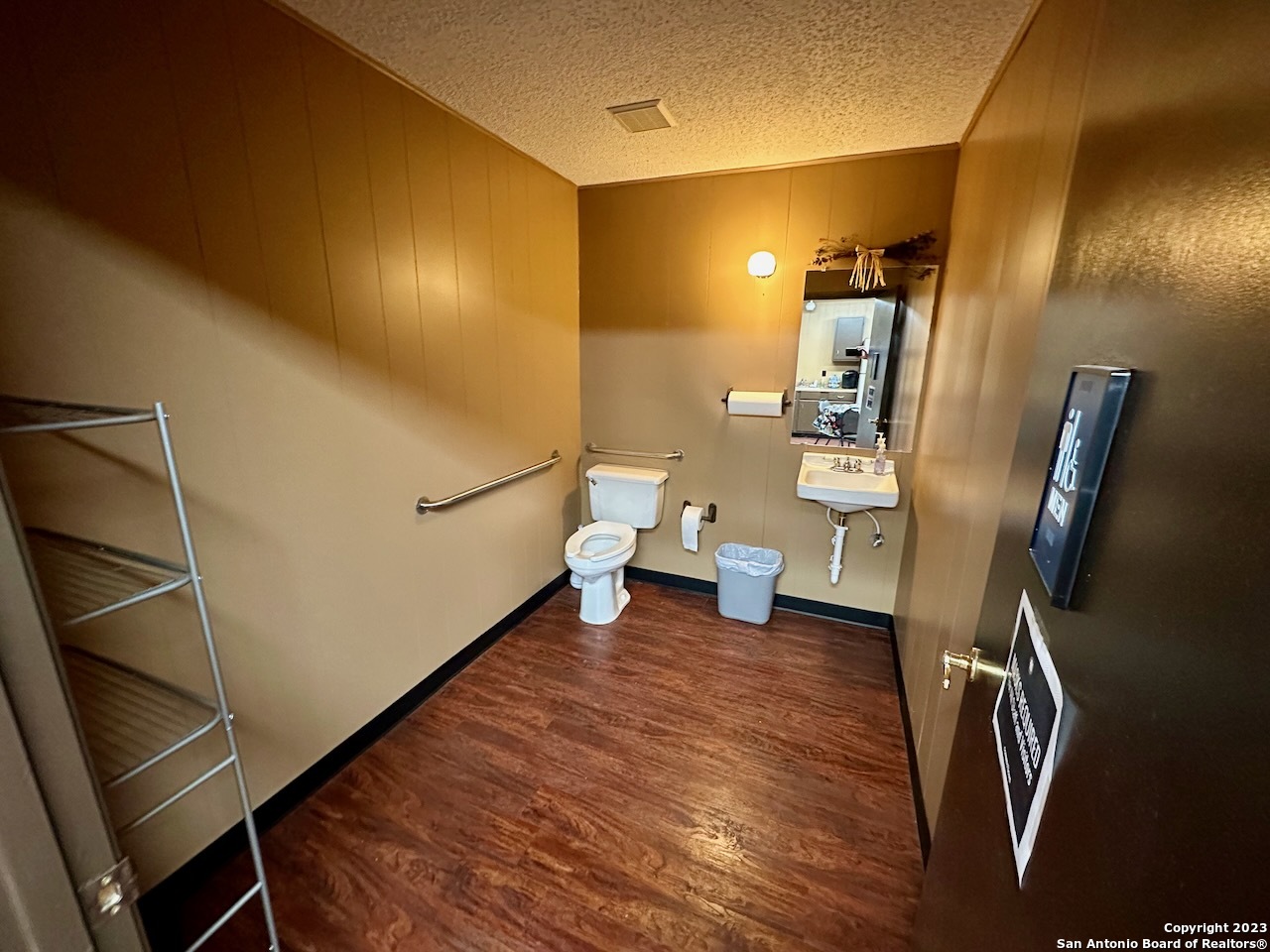 1010 Zanderson Avenue Jourdanton TX 78026