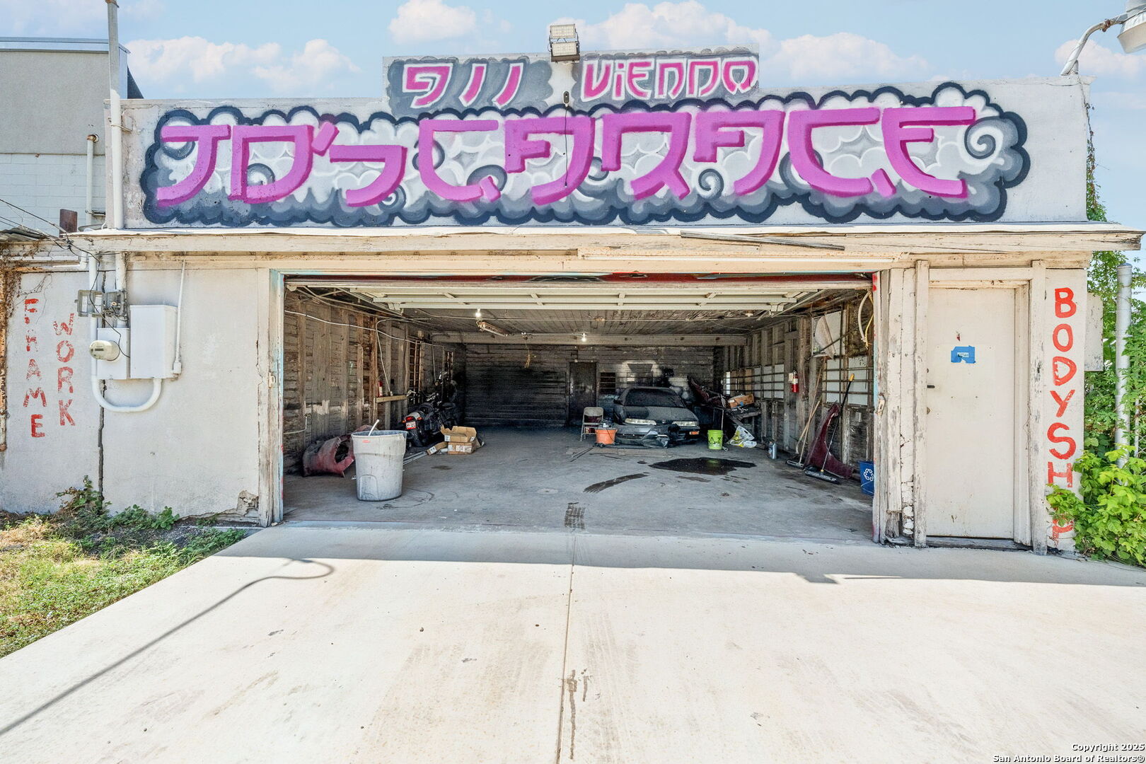 911 Viendo San Antonio TX 78201