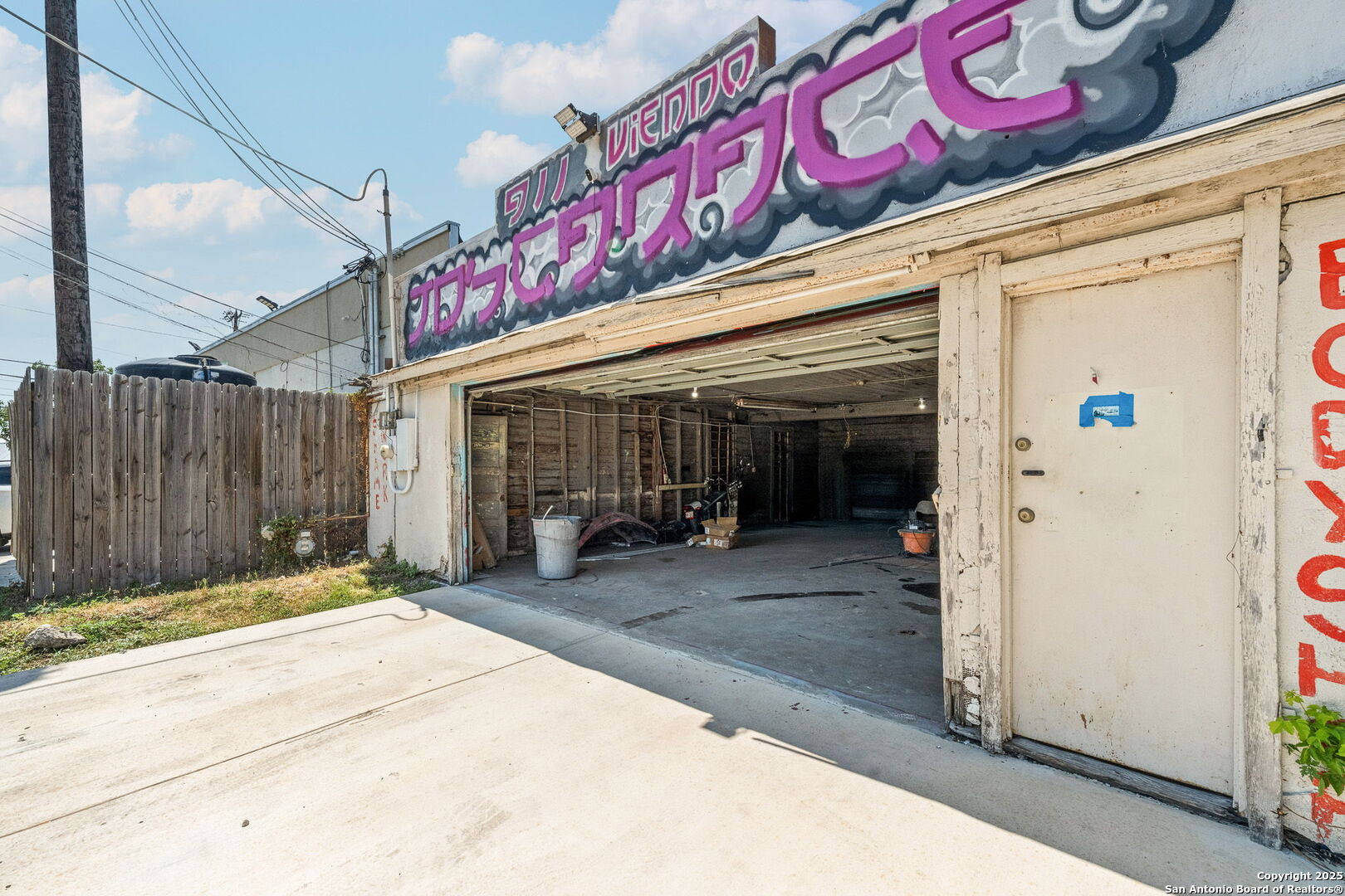 911 Viendo San Antonio TX 78201