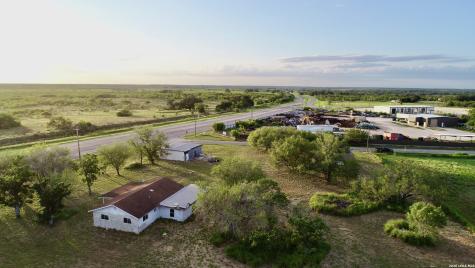 3768 Highway 281 Pleasanton TX 78064
