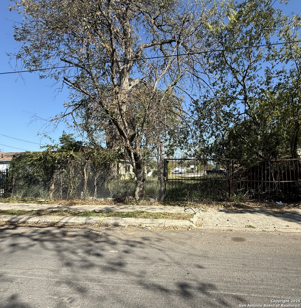 219 General Mcmullen San Antonio TX 78237