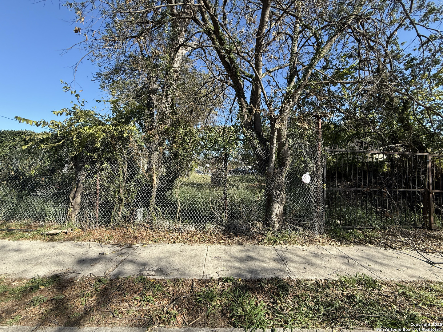 219 General Mcmullen San Antonio TX 78237