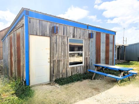 4951 Fm 1283 Pipe Creek TX 78063