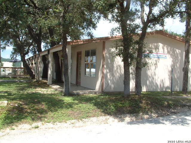 10877 Park Road 37 Lakehills TX 78063