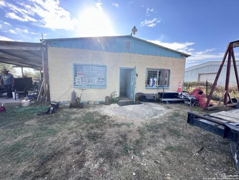 110 County Road 6840 Lytle TX 78052