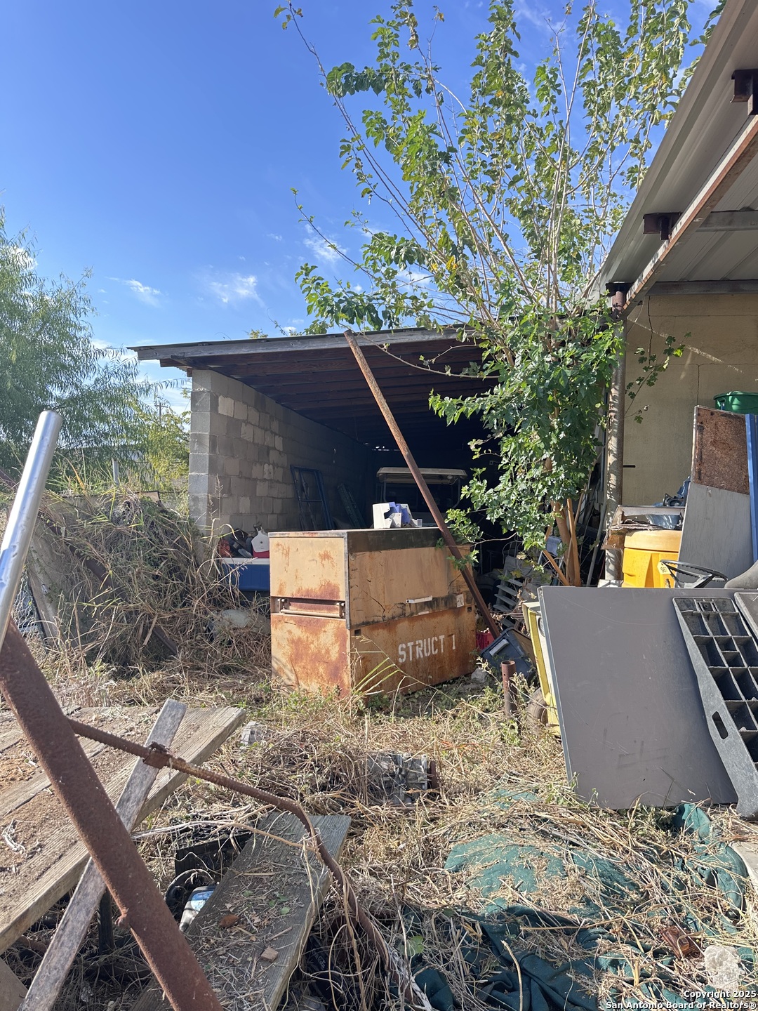 110 County Road 6840 Lytle TX 78052