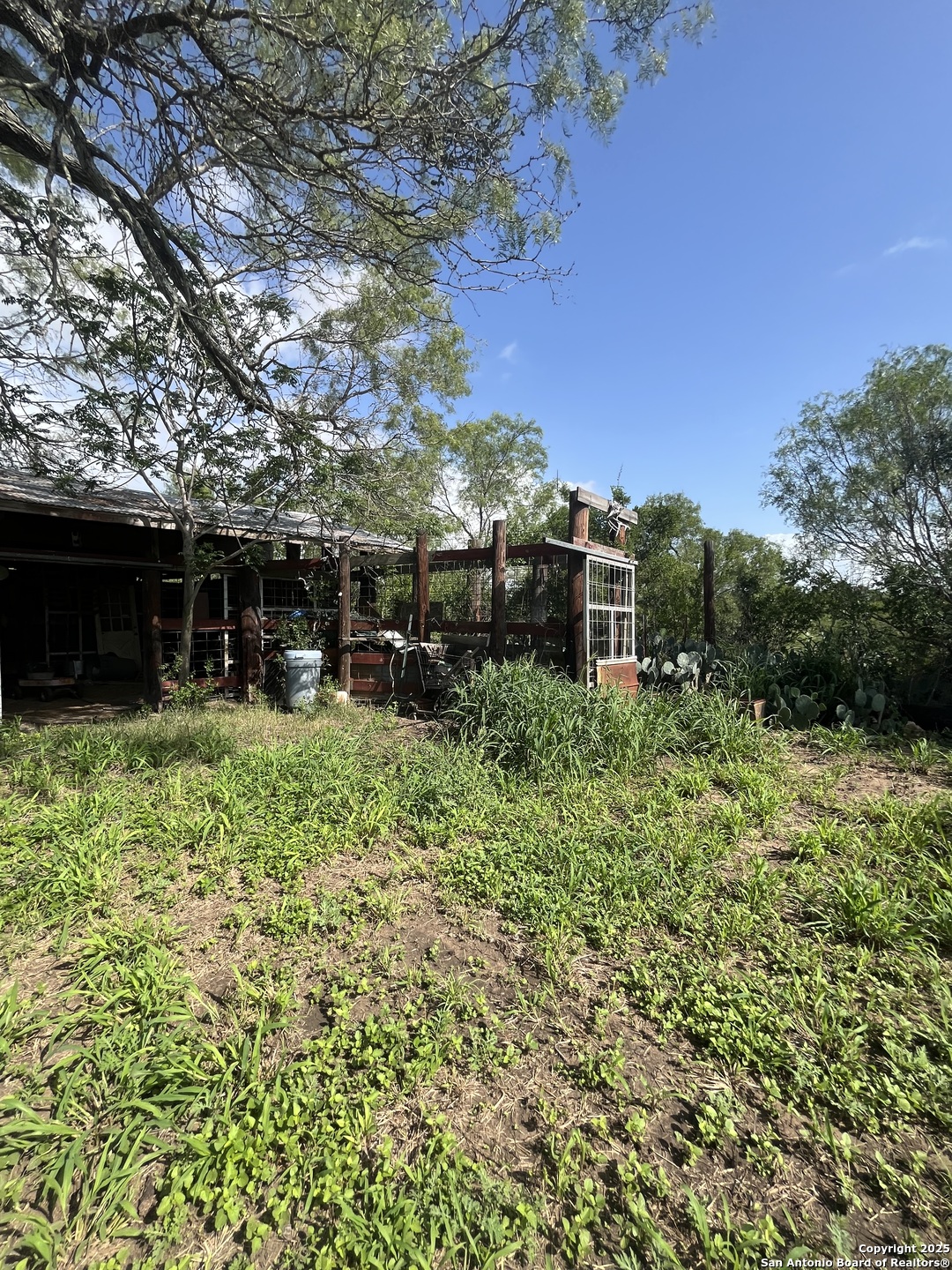 707 Deer Trail Jourdanton TX 78026