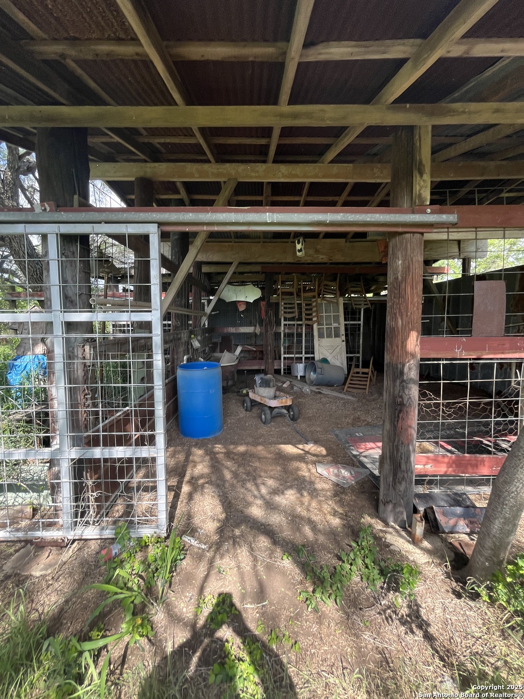 707 Deer Trail Jourdanton TX 78026