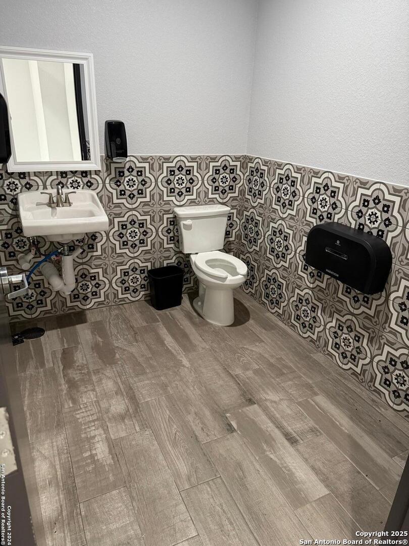 1443 W Hildebrand Avenue San Antonio TX 78201