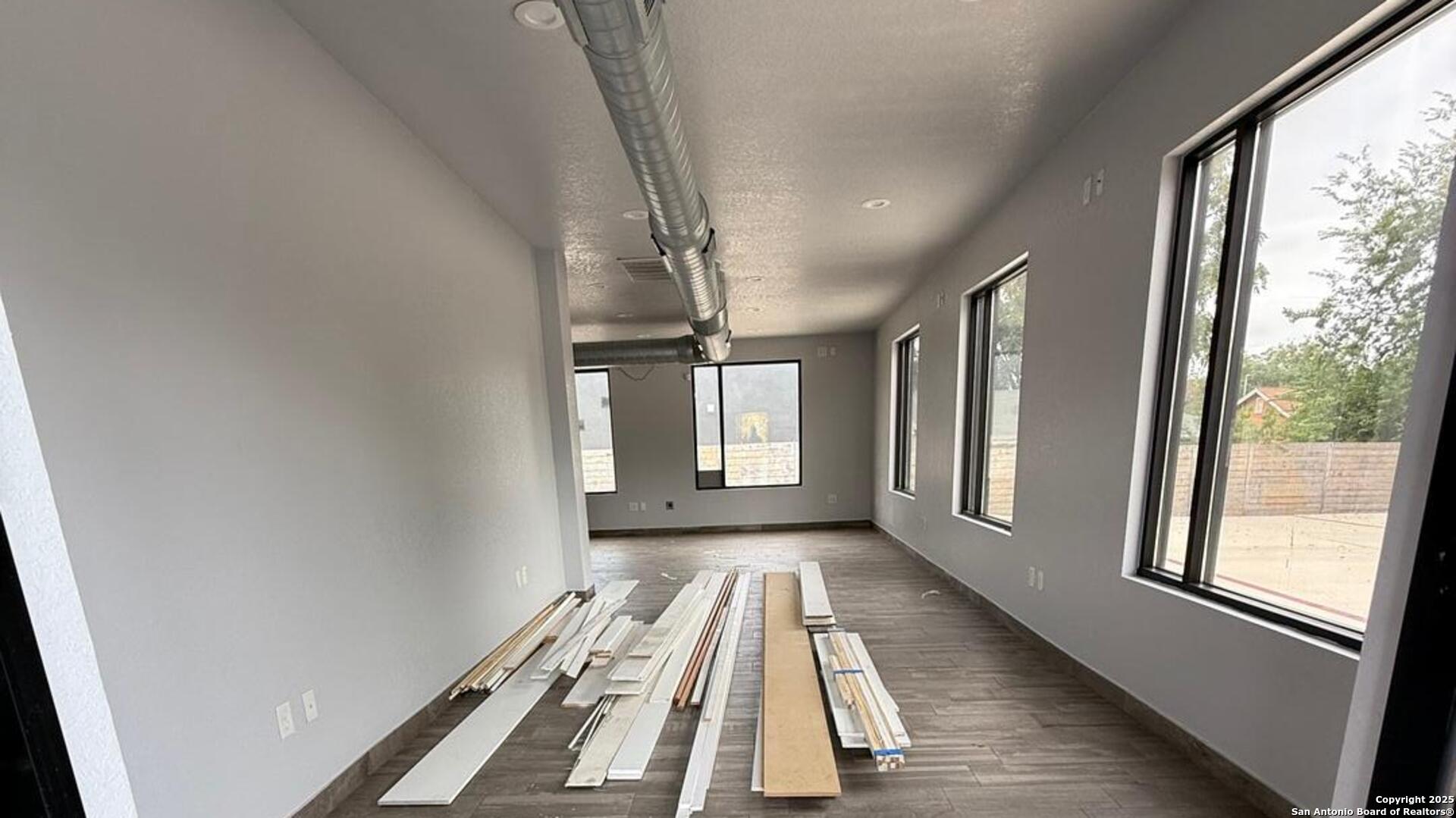 1443 W Hildebrand Avenue San Antonio TX 78201