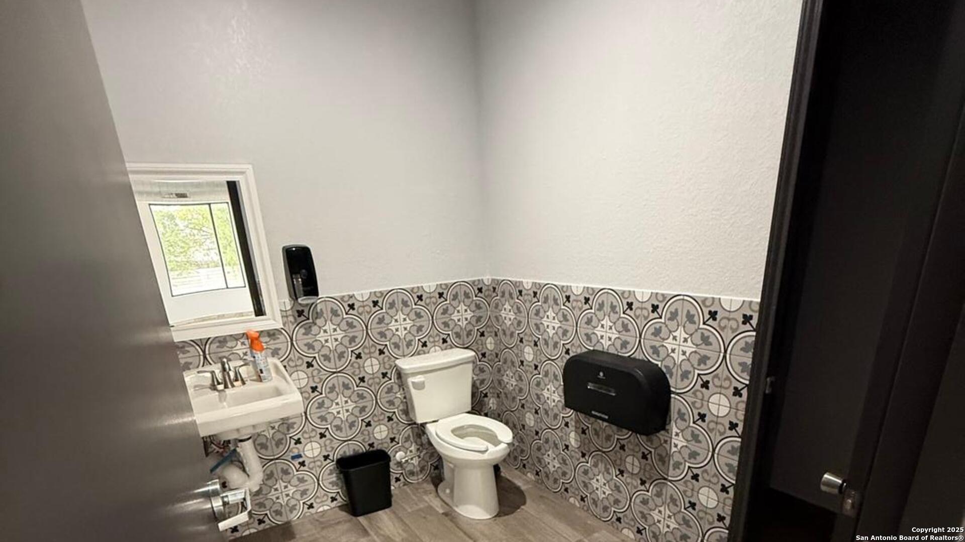 1443 W Hildebrand Avenue San Antonio TX 78201