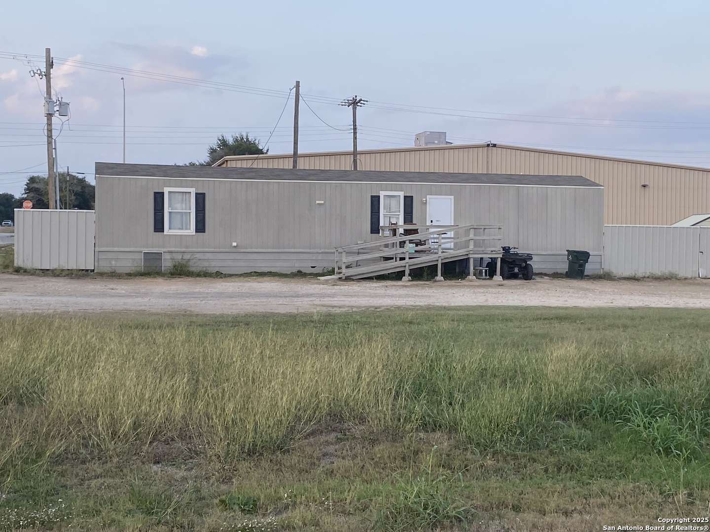 201 E Front Runge TX 78151