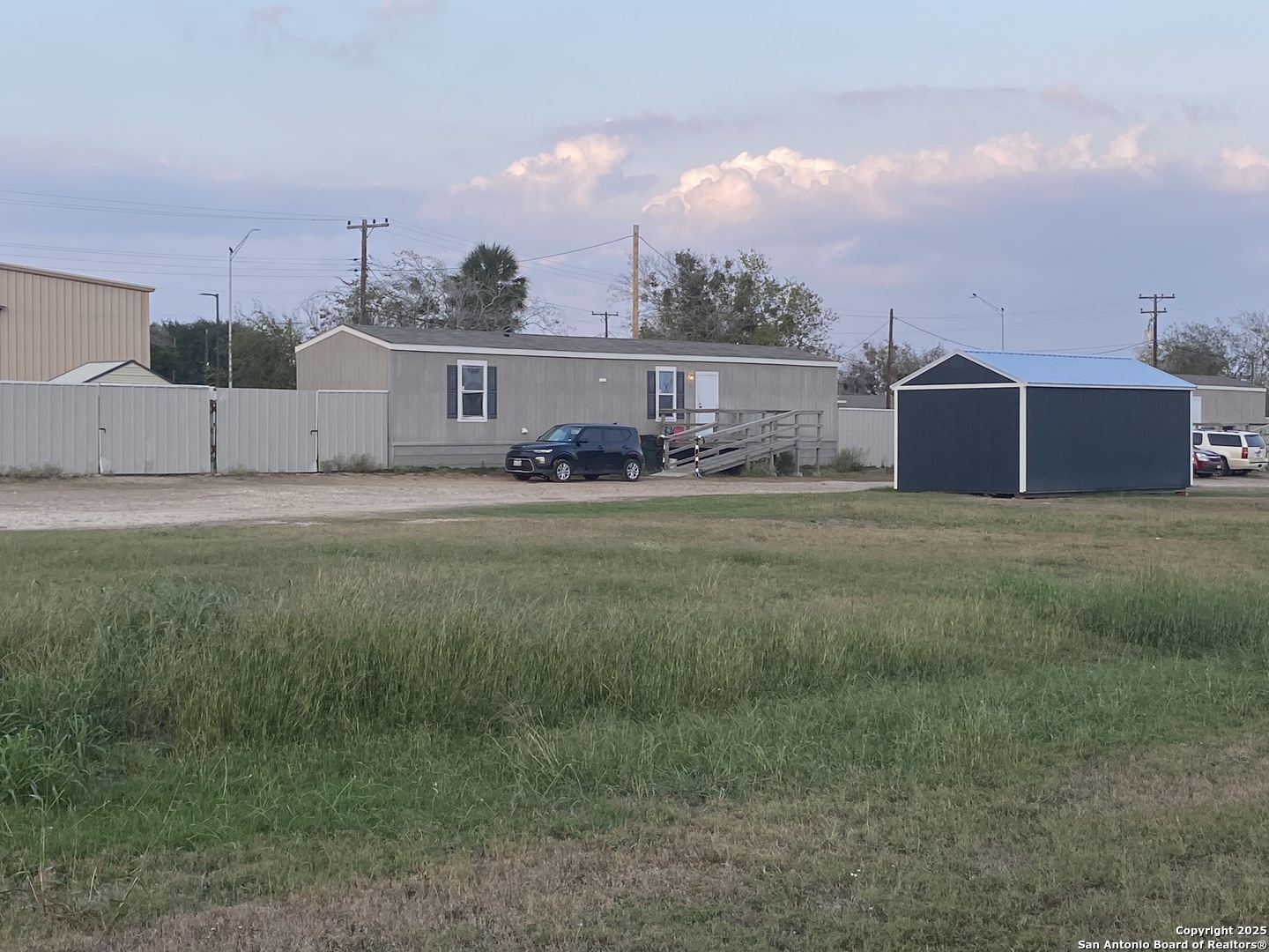 201 E Front Runge TX 78151
