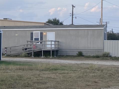 201 E Front Runge TX 78151