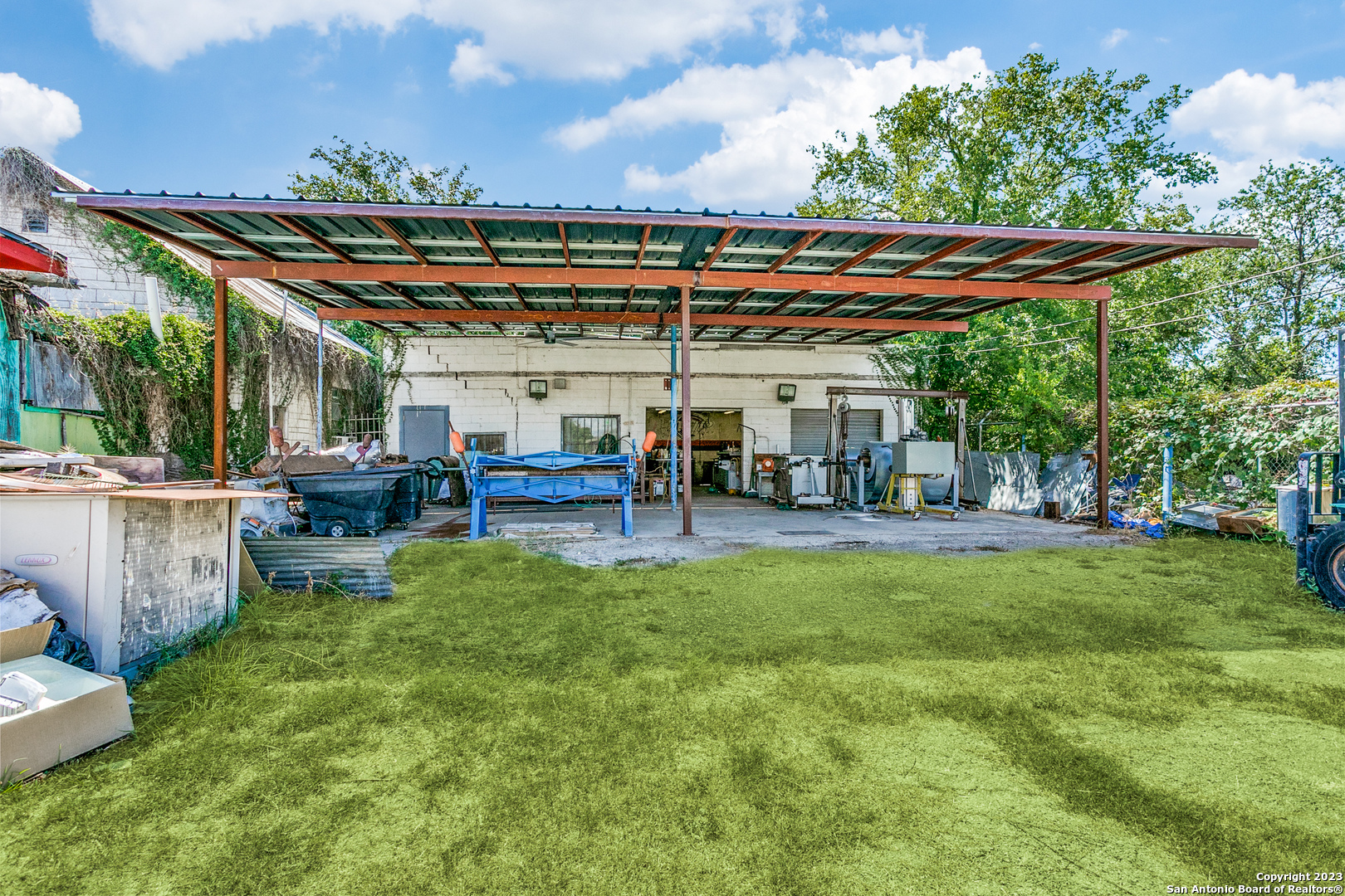 2210 S Flores Street San Antonio TX 78204