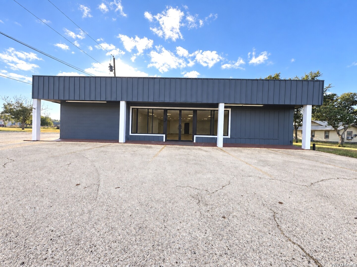 516 N Teel Devine TX 78016